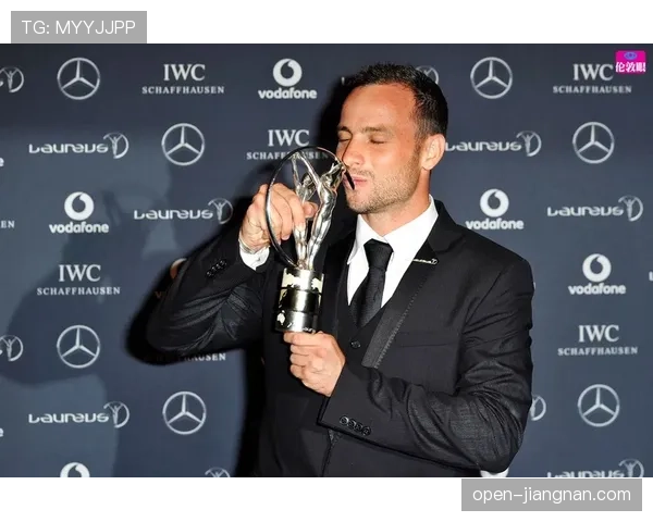 奥斯卡·皮斯托瑞斯在夜店包间那张照，豪华到让我怀疑人生